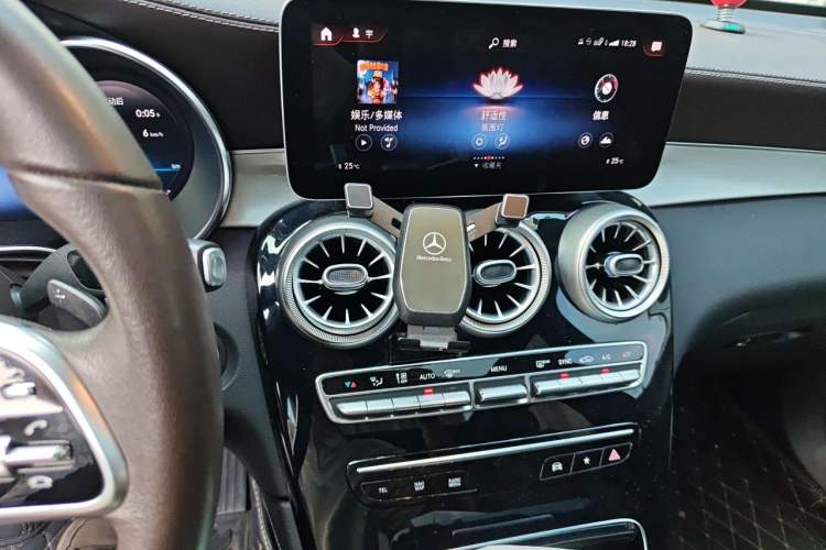 Used Mercedes-Benz GLC 2020 Facelifted GLC 260 L 4MATIC Dynamic Edition Audio And AC Panel
