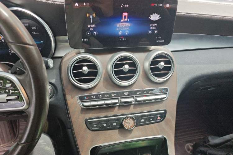Used Mercedes-Benz GLC 2020 Facelift GLC 260 L 4MATIC Luxury Edition Audio And AC Panel