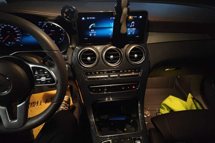 Used Mercedes-Benz GLC 2020 Facelift GLC 260 L 4MATIC Luxury Edition Audio And AC Panel