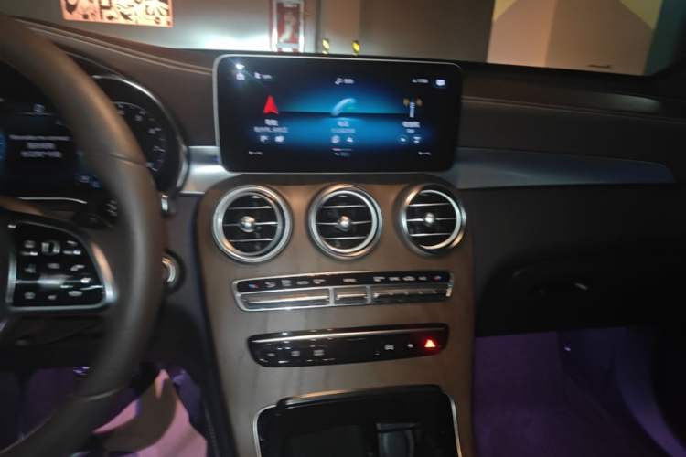 Used Mercedes-Benz GLC 2020 Facelift GLC 260 L 4MATIC Luxury Edition Audio And AC Panel