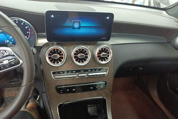 Used Mercedes-Benz GLC 2020 GLC 300 L 4MATIC Dynamic Edition Audio And AC Panel