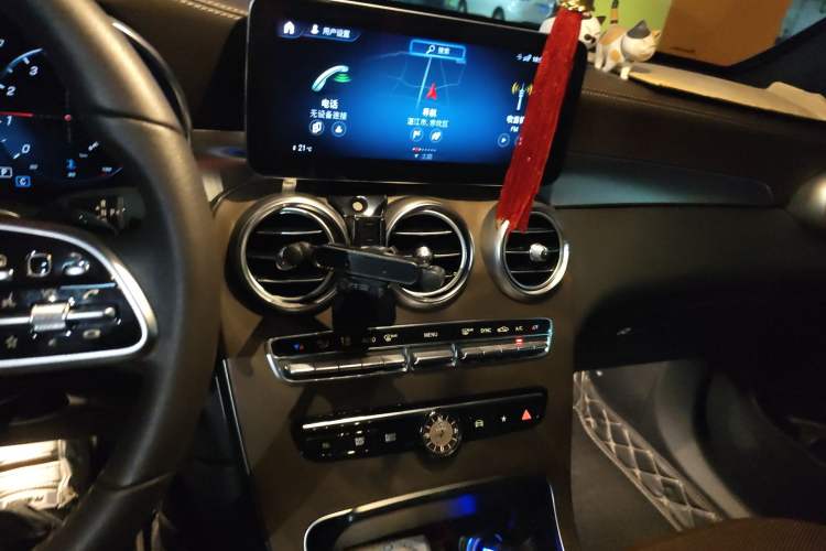 Used Mercedes-Benz GLC 2020 Facelift GLC 260 L 4MATIC Luxury Edition Audio And AC Panel