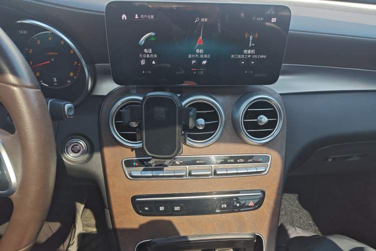 Used Mercedes-Benz GLC 2020 GLC 300 L 4MATIC Dynamic Edition Audio And AC Panel