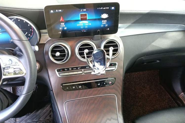 Used Mercedes-Benz GLC 2020 Facelift GLC 260 L 4MATIC Luxury Edition Audio And AC Panel