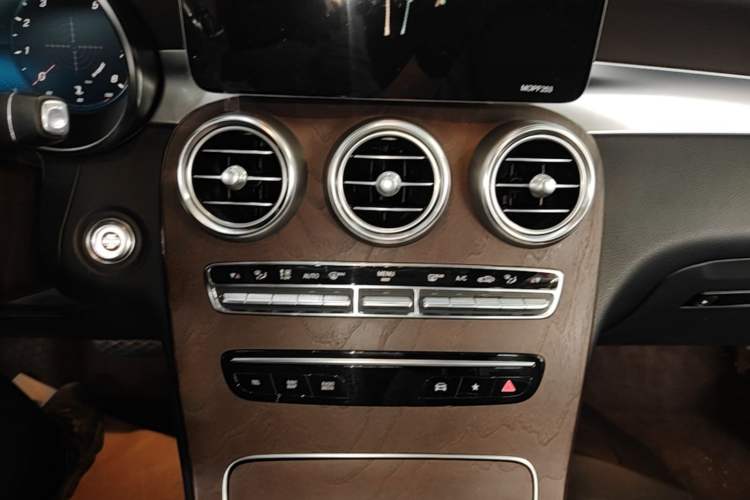 Used Mercedes-Benz GLC 2020 Facelift GLC 300 L 4MATIC Dynamic Edition Audio And AC Panel