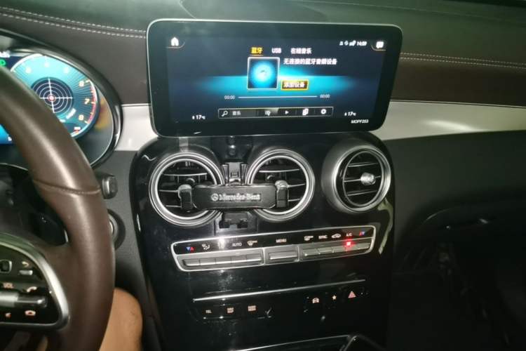 Used Mercedes-Benz GLC 2020 Facelift GLC 260 L 4MATIC Luxury Edition Audio And AC Panel