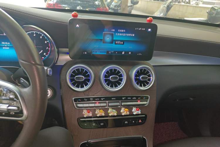 Used Mercedes-Benz GLC 2020 Facelift GLC 260 L 4MATIC Luxury Edition Audio And AC Panel