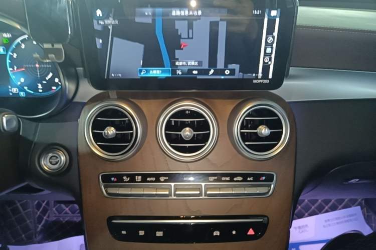 Used Mercedes-Benz GLC 2020 Facelift GLC 260 L 4MATIC Luxury Edition Audio And AC Panel