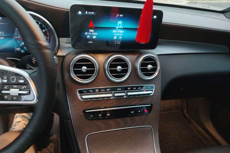 Used Mercedes-Benz GLC 2020 GLC 300 L 4MATIC Dynamic Edition Audio And AC Panel