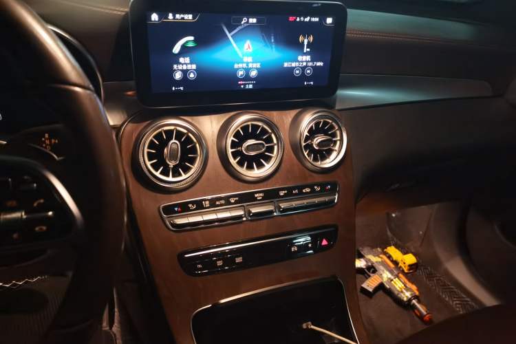 Used Mercedes-Benz GLC 2020 Facelift GLC 300 L 4MATIC Dynamic Edition Audio And AC Panel