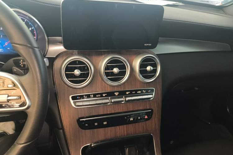 Used Mercedes-Benz GLC 2020 Facelifted GLC 300 L 4MATIC Luxury Edition Audio And AC Panel