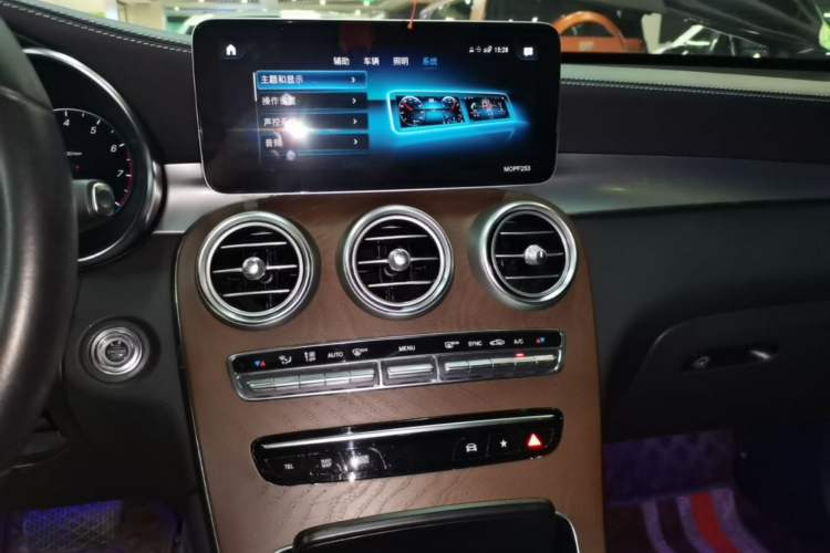 Used Mercedes-Benz GLC 2020 GLC 260 L 4MATIC Luxury Model Audio And AC Panel
