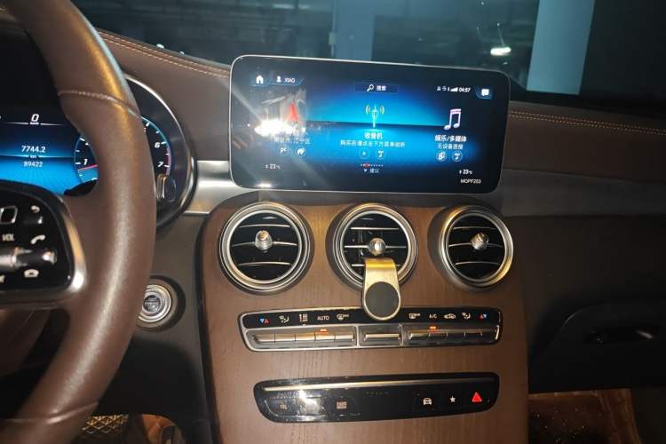 Used Mercedes-Benz GLC 2020 Facelift GLC 300 L 4MATIC Dynamic Edition Audio And AC Panel