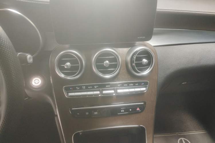Used Mercedes-Benz GLC 2020 GLC 300 L 4MATIC Dynamic Edition Audio And AC Panel