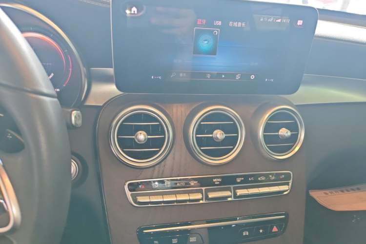 Used Mercedes-Benz GLC 2020 Facelift GLC 300 L 4MATIC Dynamic Edition Audio And AC Panel