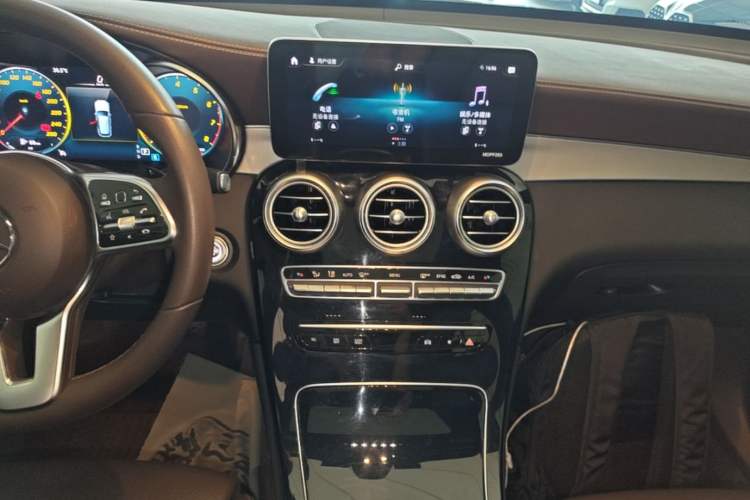 Used Mercedes-Benz GLC 2020 Facelifted GLC 260 L 4MATIC Dynamic Edition Audio And AC Panel