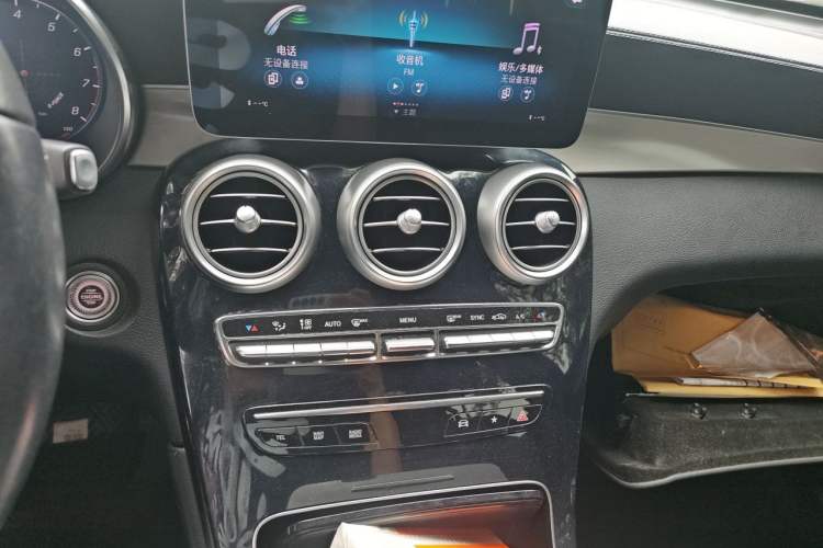 Used Mercedes-Benz GLC 2020 Facelifted GLC 260 L 4MATIC Dynamic Edition Audio And AC Panel