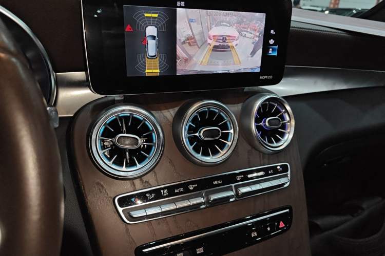 Used Mercedes-Benz GLC 2020 Facelift GLC 260 L 4MATIC Luxury Edition Audio And AC Panel