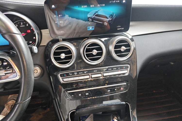 Used Mercedes-Benz GLC 2020 GLC 260 L 4MATIC Dynamic Model Audio And AC Panel