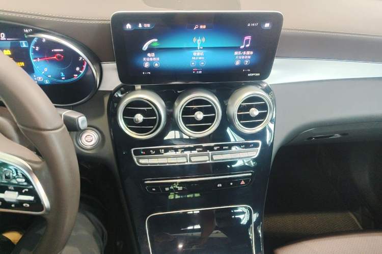 Used Mercedes-Benz GLC 2020 Facelifted GLC 260 L 4MATIC Dynamic Edition Audio And AC Panel