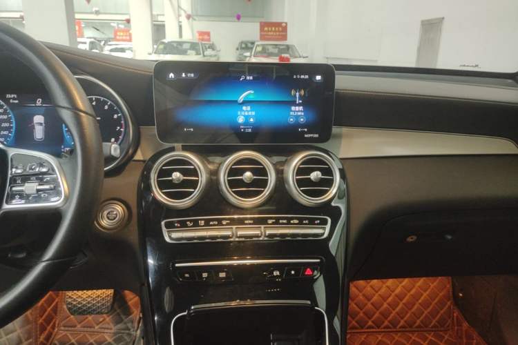 Used Mercedes-Benz GLC 2020 Facelifted GLC 260 L 4MATIC Dynamic Edition Audio And AC Panel