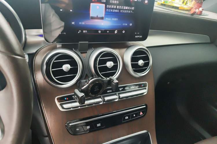 Used Mercedes-Benz GLC 2020 Facelift GLC 260 L 4MATIC Luxury Edition Audio And AC Panel