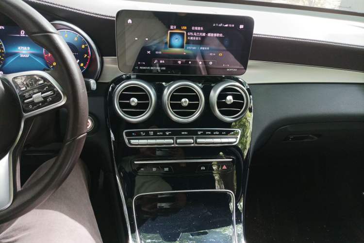 Used Mercedes-Benz GLC 2020 Facelift GLC 260 L 4MATIC Luxury Edition Audio And AC Panel