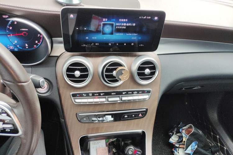 Used Mercedes-Benz GLC 2020 Facelift GLC 260 L 4MATIC Luxury Edition Audio And AC Panel