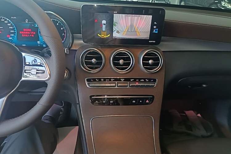 Used Mercedes-Benz GLC 2020 Facelift GLC 300 L 4MATIC Dynamic Edition Audio And AC Panel