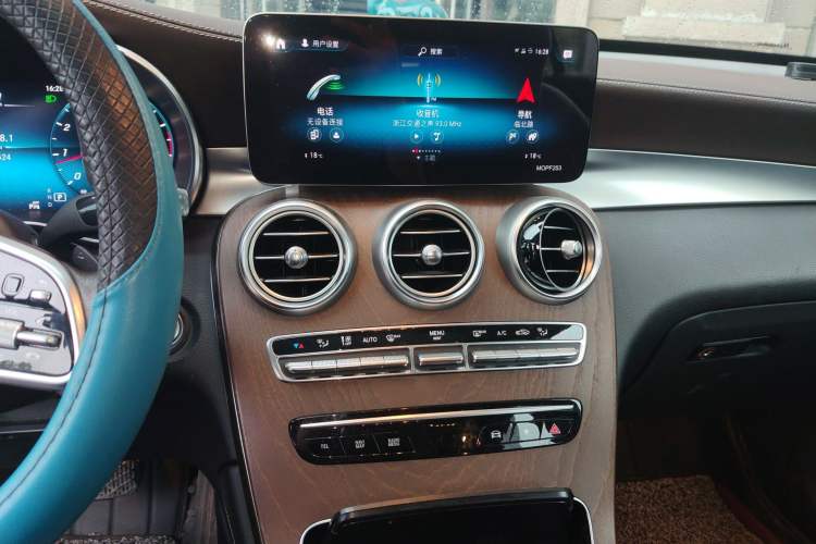 Used Mercedes-Benz GLC 2020 Facelift GLC 300 L 4MATIC Dynamic Edition Audio And AC Panel