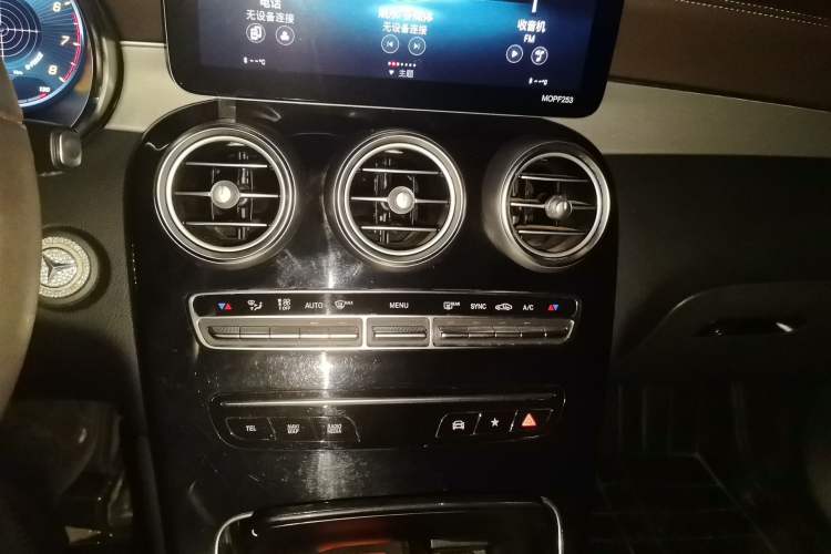 Used Mercedes-Benz GLC 2020 Facelifted GLC 260 L 4MATIC Dynamic Edition Audio And AC Panel