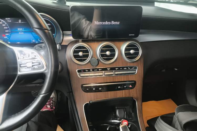Used Mercedes-Benz GLC 2020 Facelift GLC 300 L 4MATIC Dynamic Edition Audio And AC Panel