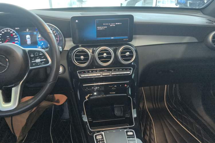 Used Mercedes-Benz GLC 2020 Facelifted GLC 260 L 4MATIC Dynamic Edition Audio And AC Panel