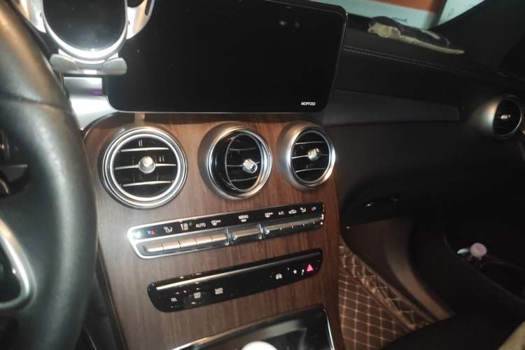 Used Mercedes-Benz GLC 2020 Facelifted GLC 300 L 4MATIC Luxury Edition Audio And AC Panel
