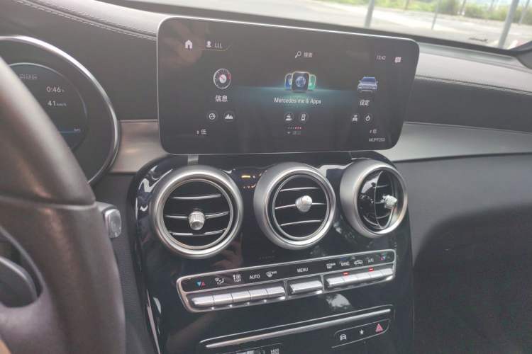 Used Mercedes-Benz GLC 2020 Facelifted GLC 260 L 4MATIC Dynamic Edition Audio And AC Panel