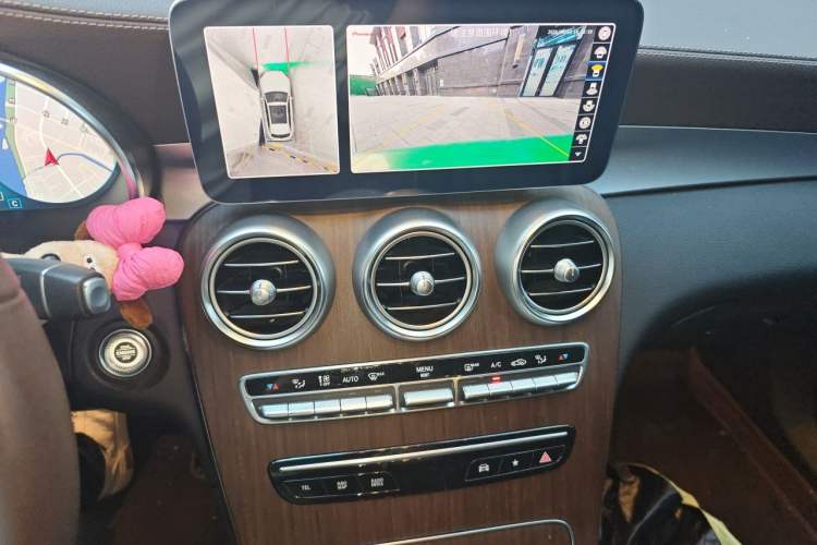 Used Mercedes-Benz GLC 2020 Facelift GLC 300 L 4MATIC Dynamic Edition Audio And AC Panel