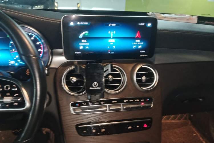 Used Mercedes-Benz GLC 2020 GLC 300 L 4MATIC Dynamic Edition Audio And AC Panel
