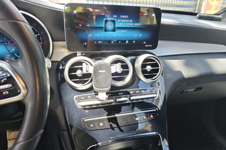 Used Mercedes-Benz GLC 2020 Facelifted GLC 260 L 4MATIC Dynamic Edition Audio And AC Panel