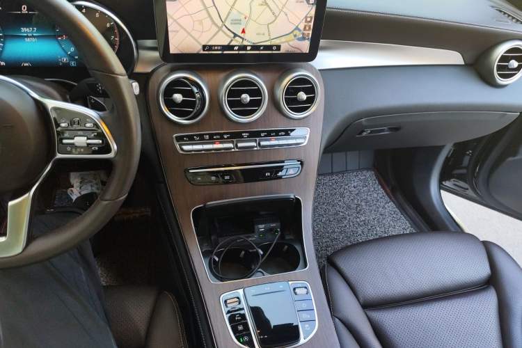 Used Mercedes-Benz GLC 2020 Facelifted GLC 300 L 4MATIC AMG-Line Audio And AC Panel
