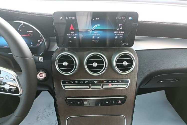 Used Mercedes-Benz GLC 2020 Facelift GLC 300 L 4MATIC Dynamic Edition Audio And AC Panel