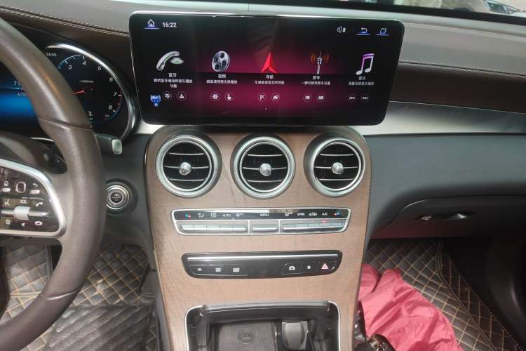 Used Mercedes-Benz GLC 2020 Facelift GLC 260 L 4MATIC Luxury Edition Audio And AC Panel