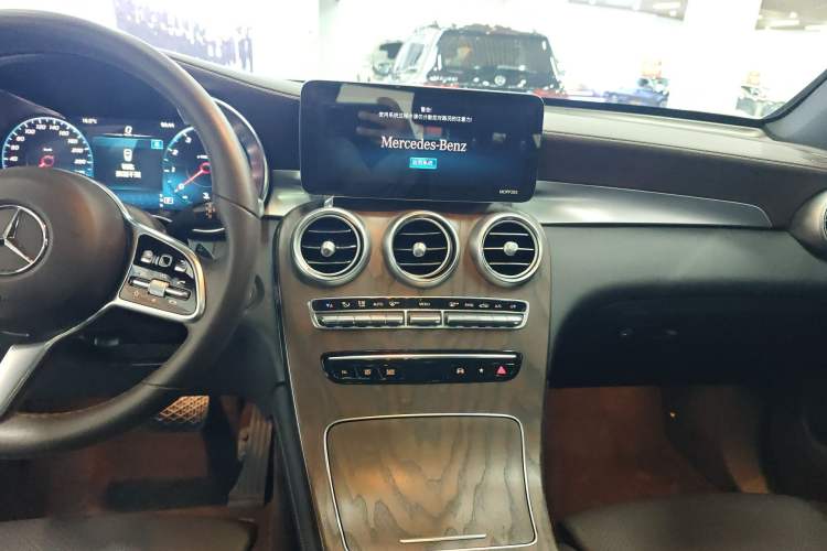 Used Mercedes-Benz GLC 2020 Facelift GLC 260 L 4MATIC Luxury Edition Audio And AC Panel