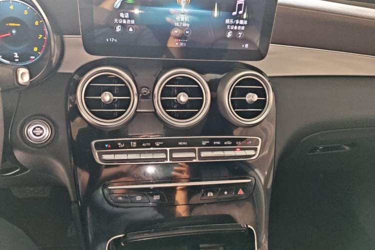 Used Mercedes-Benz GLC 2020 Facelifted GLC 260 L 4MATIC Dynamic Edition Audio And AC Panel