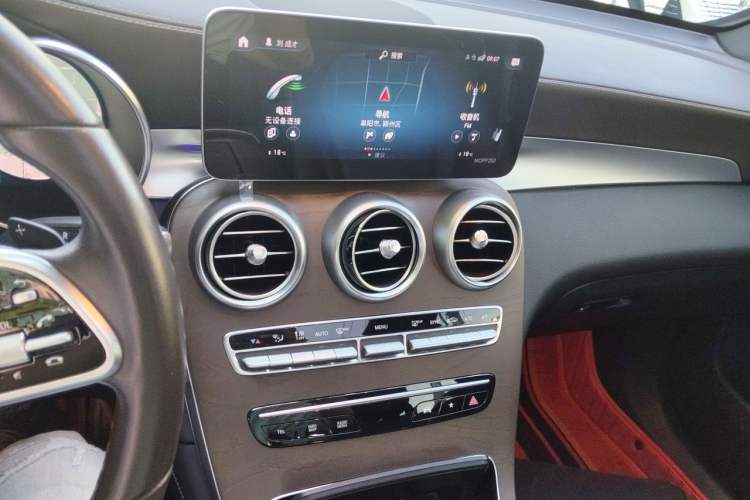 Used Mercedes-Benz GLC 2020 GLC 300 L 4MATIC Dynamic Edition Audio And AC Panel