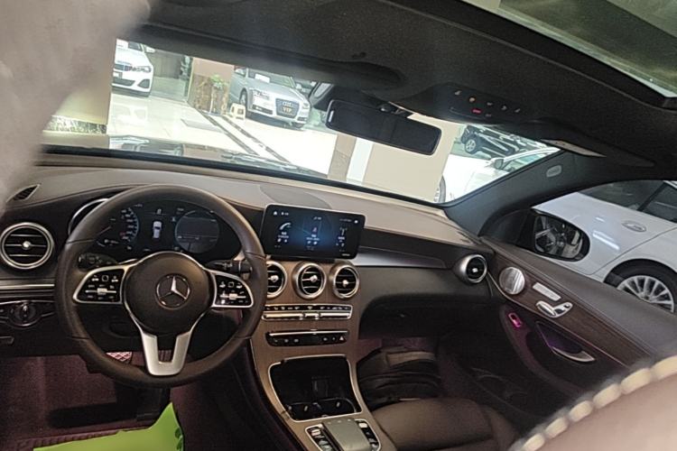 Used Mercedes-Benz GLC 2020 Facelift GLC 300 L 4MATIC Dynamic Edition Center Console