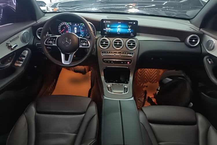 Used Mercedes-Benz GLC 2020 Facelifted GLC 260 L 4MATIC Dynamic Edition Center Console
