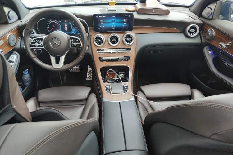 Used Mercedes-Benz GLC 2020 Facelifted GLC 260 L 4MATIC Dynamic Edition Center Console