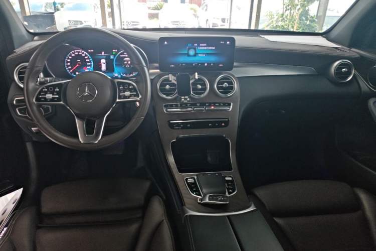 Used Mercedes-Benz GLC 2020 GLC 260 L 4MATIC Luxury Model Center Console