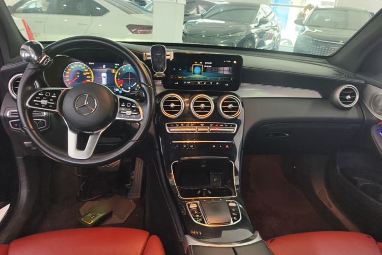 Used Mercedes-Benz GLC 2020 GLC 300 L 4MATIC Luxury Model Center Console