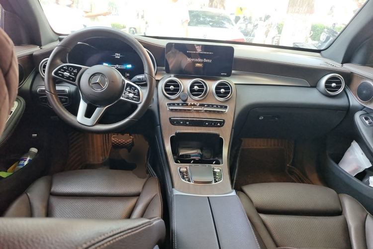 Used Mercedes-Benz GLC 2020 Facelift GLC 300 L 4MATIC Dynamic Edition Center Console